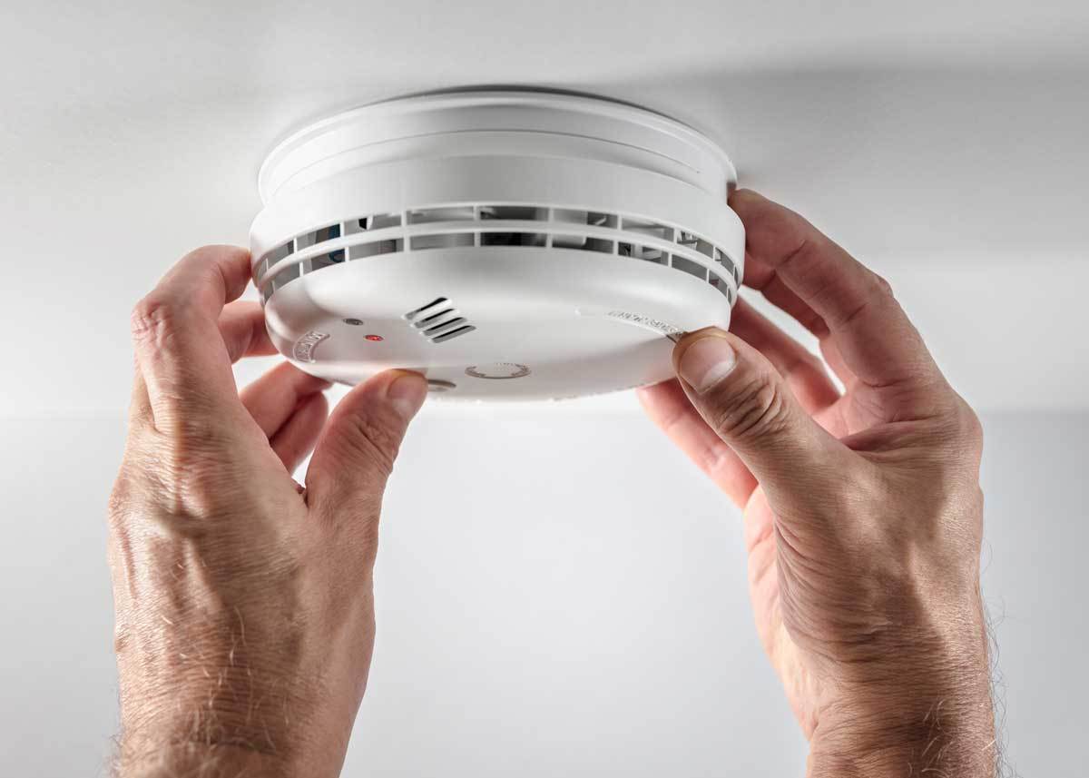 Installation von Rauch- und Brandmeldern zu Hause für optimalen Schutz und Sicherheit Installation von Rauch- und Brandmeldern zu Hause für optimalen Schutz und Sicherheit