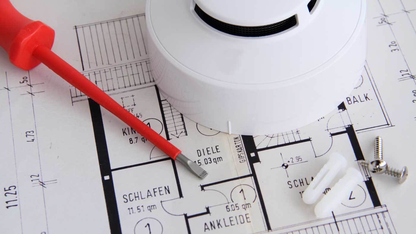 Installation von Rauch- und Brandmeldern zu Hause für optimalen Schutz und Sicherheit